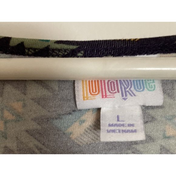 LuLaRoe Irma S/S Tunic Top Tribal Green Gold Turquoise Brown Size Large Women’s - Picture 5 of 6